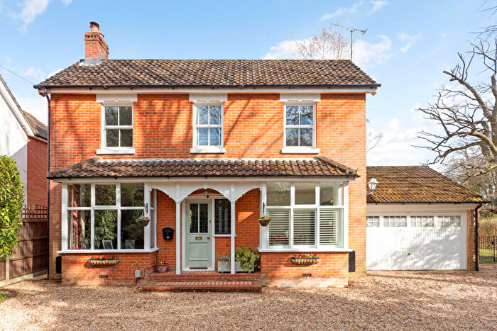 4 Bedroom Detached House For Sale In Aldershot Road, Fleet, GU51