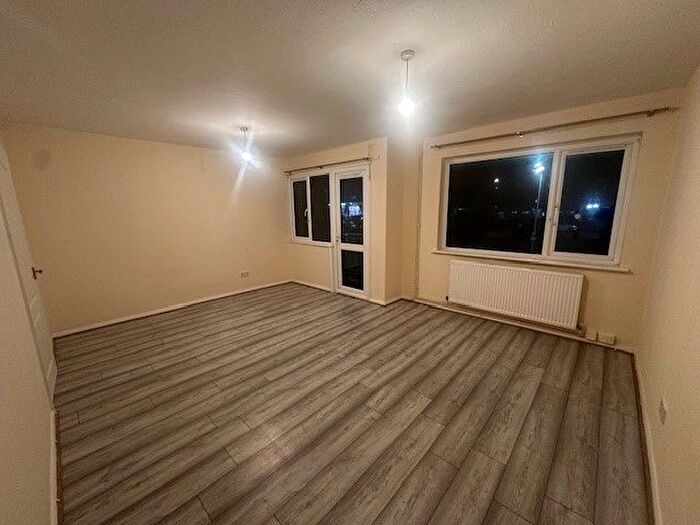 3 Bedroom Maisonette To Rent In Twydall Green, Gillingham, ME8