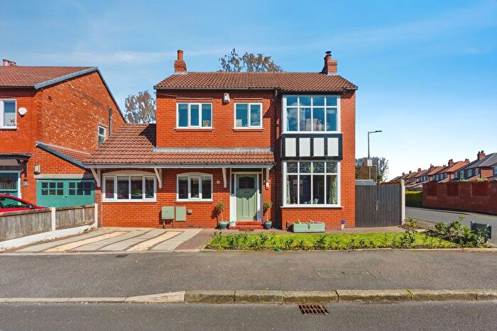 4 Bedroom Detached House For Sale In Akesmoor Drive, Mile End, Stockport, Cheshire, SK2