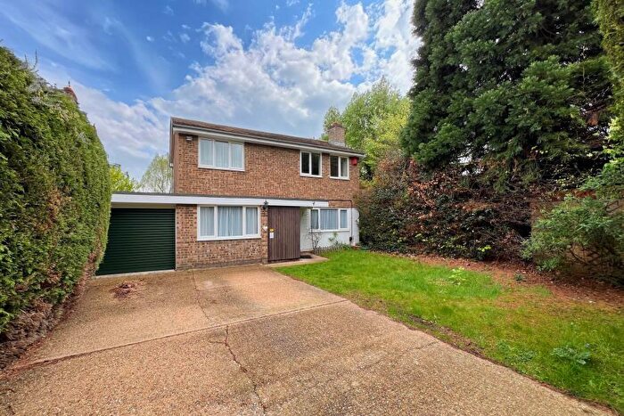 4 Bedroom Detached House To Rent In Woking, Surrey, GU21