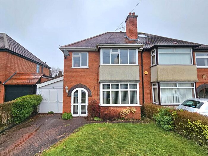 3 Bedroom Semi-Detached House For Sale In Cornyx Lane, Solihull, B91