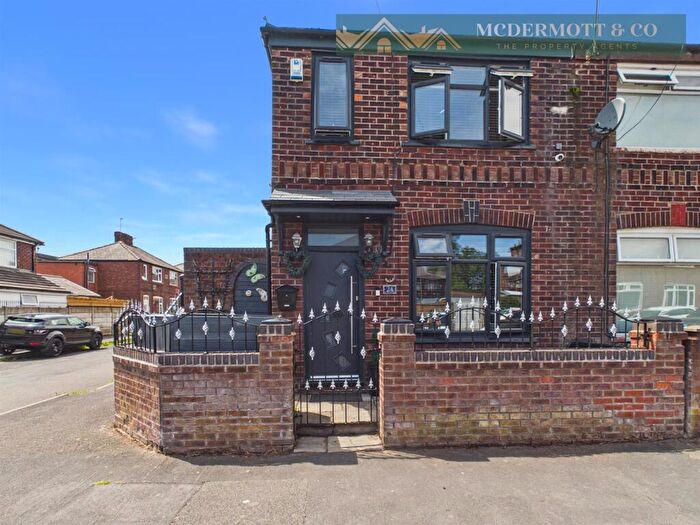 3 Bedroom Semi-Detached House For Sale In Dunkerley Avenue, Failsworth, M35
