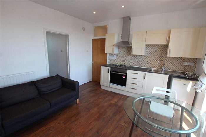 2 Bedroom Apartment To Rent In The Highway, London, E1W