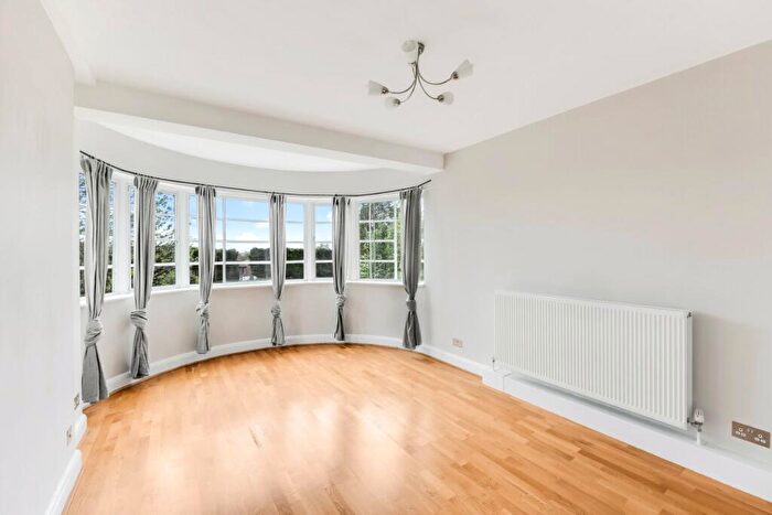 2 Bedroom Apartment For Sale In Hornsey Lane, Highgate, N6