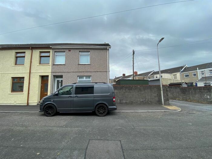 3 Bedroom End Of Terrace House To Rent In Penry Place, Llanelli, SA15