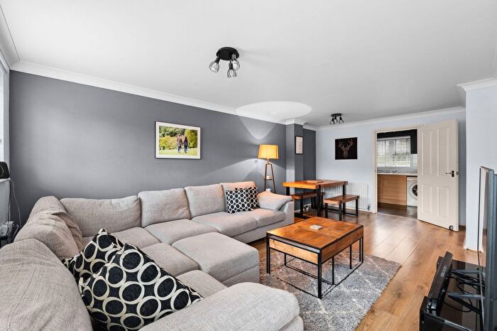 2 Bedroom Maisonette For Sale In Stafford Rise, Caterham, CR3