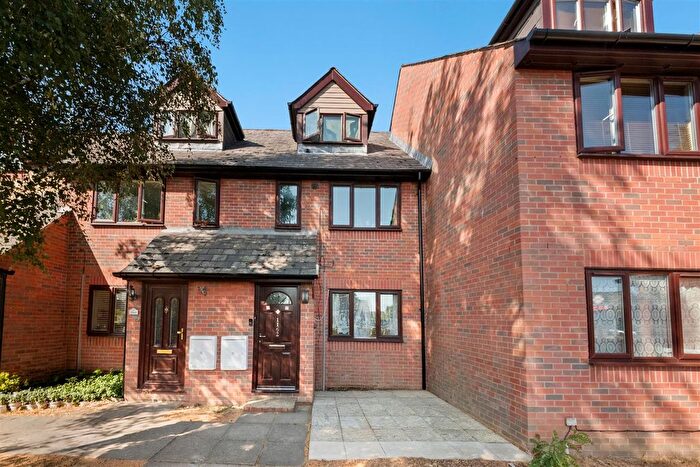1 Bedroom Maisonette For Sale In Uxbridge Road, Hayes, UB4