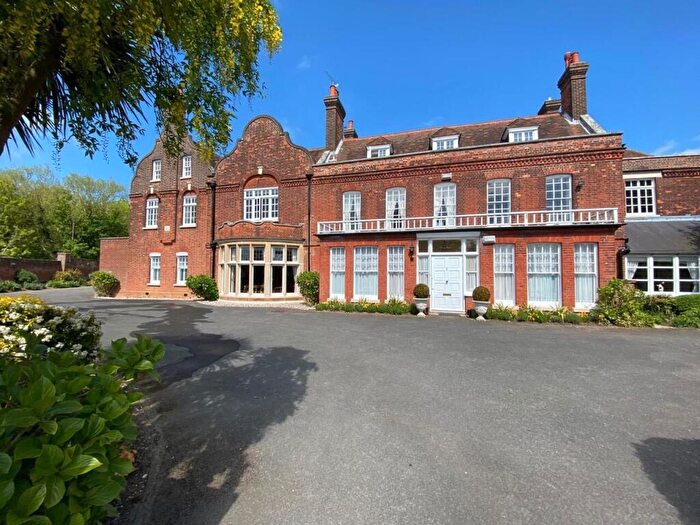 2 Bedroom Apartment To Rent In Back Lane, CM4