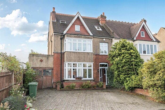 6 Bedroom Semi-detached House For Sale In Springfield Road, Wallington, SM6