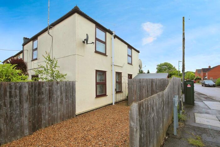 2 Bedroom End Of Terrace House For Sale In Clay Lake, Spalding, PE11