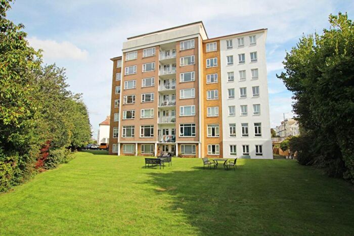 3 Bedroom Flat For Sale In Chiswick Place, Eastbourne, BN21