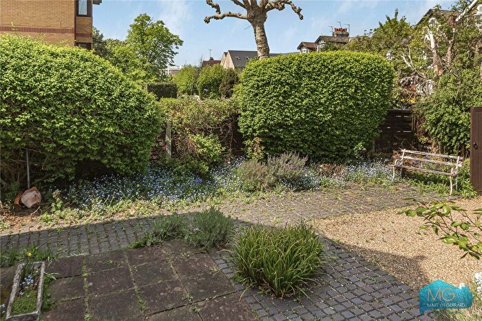 3 Bedroom Detached House For Sale In Woodside Park Road, Woodside Park, London, N12