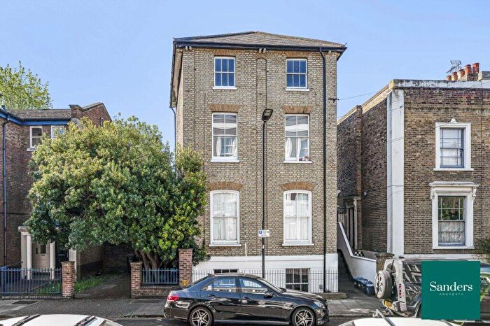 2 Bedroom Flat To Rent In Albion Drive, Hackney, London, E8