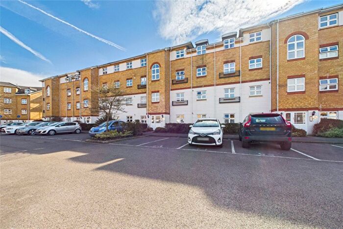2 Bedroom Flat To Rent In Ogden Park, Bracknell, Berkshire, RG12