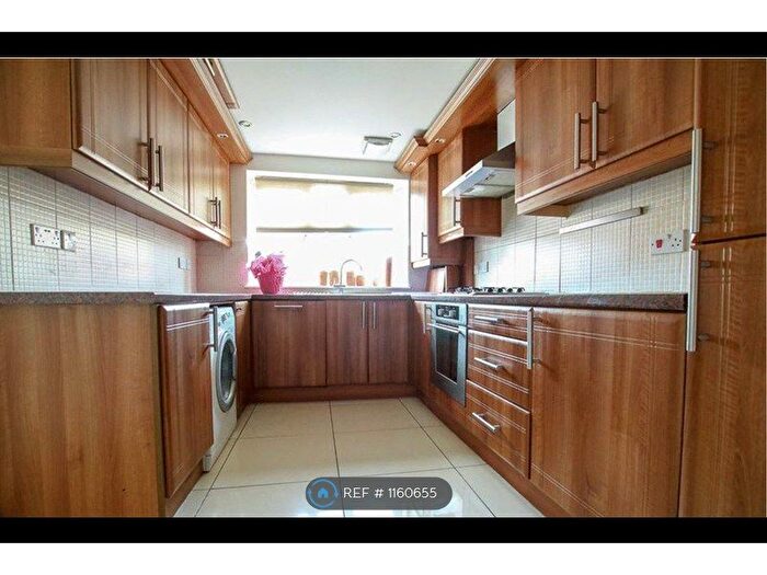 3 Bedroom Semi-Detached House To Rent In Creasy Court, Waltham Cross, EN8