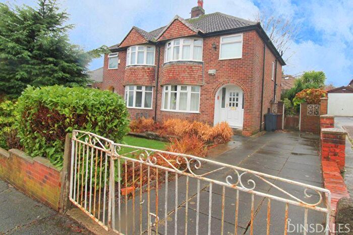 3 Bedroom Semi Detached House For Sale In Park Hill Close, Bradford, BD8