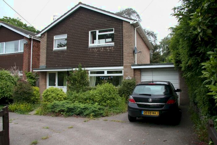 3 Bedroom Detached House For Sale In Hurn Road, Christchurch, BH23