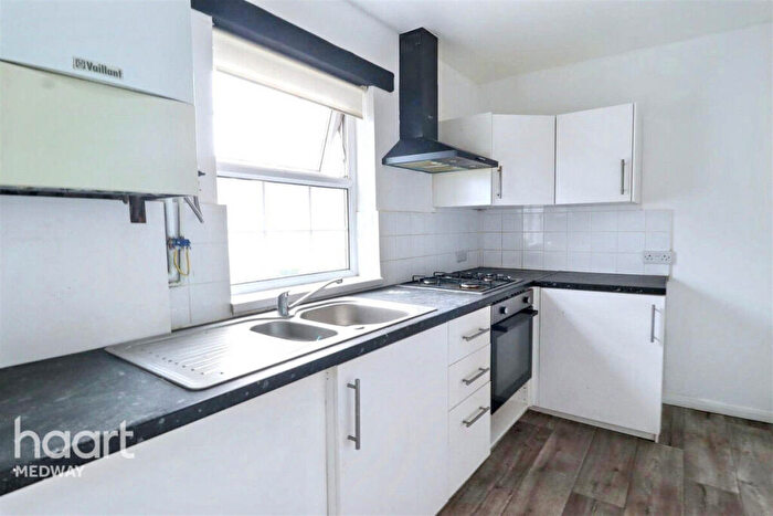 2 Bedroom Apartment To Rent In Bill Street Road, Rochester, ME2