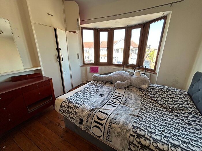 2 Bedroom Flat To Rent In Sunnycroft Road, Southall, UB1