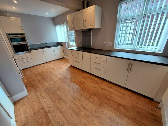 4 Bedroom Semi-Detached Bungalow To Rent In Leighton Road, Toddington, LU5