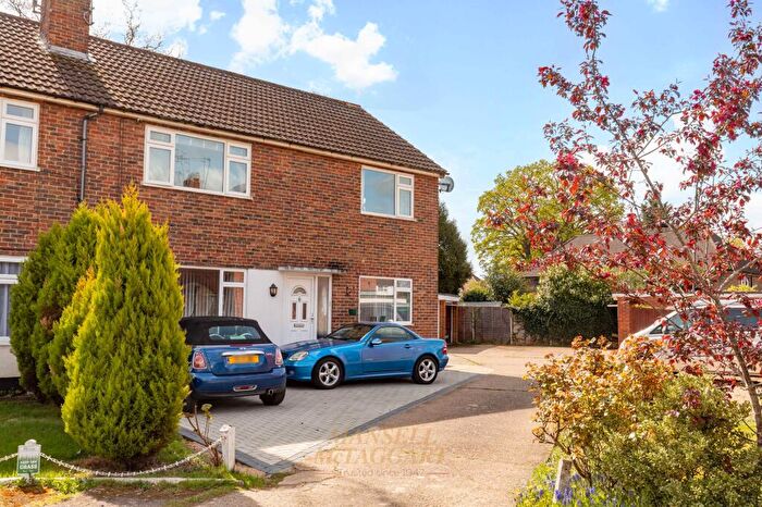 2 Bedroom Maisonette For Sale In Fairlawns, Horley, RH6