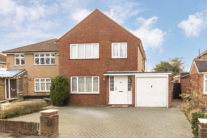 3 Bedroom Detached House To Rent In Garside Close, Hampton, TW12