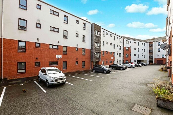 2 Bedroom Flat For Sale In Campbell Close, Hamilton, South Lanarkshire, ML3