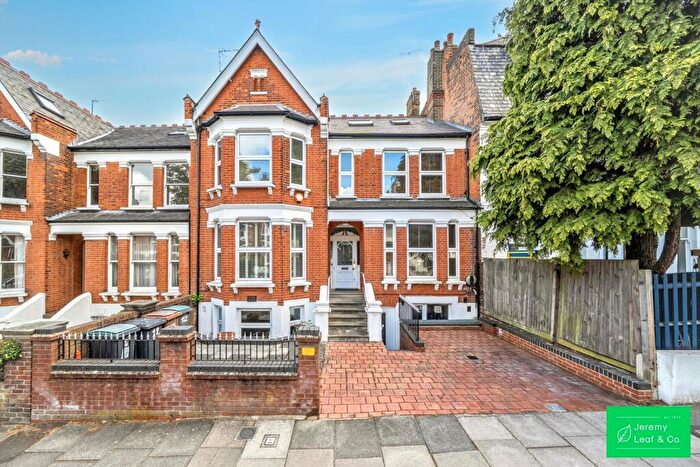 4 Bedroom House For Sale In Muswell Avenue, London, N10