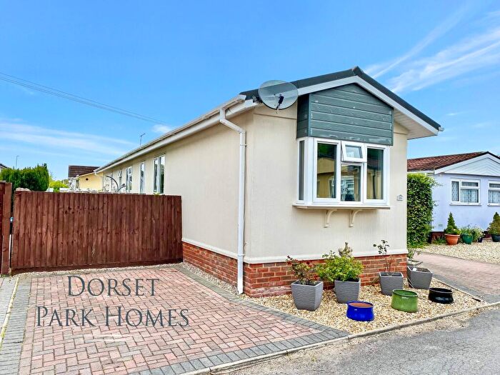 2 Bedroom Park Home For Sale In Pinehurst Park, West Moors, Dorset, BH22