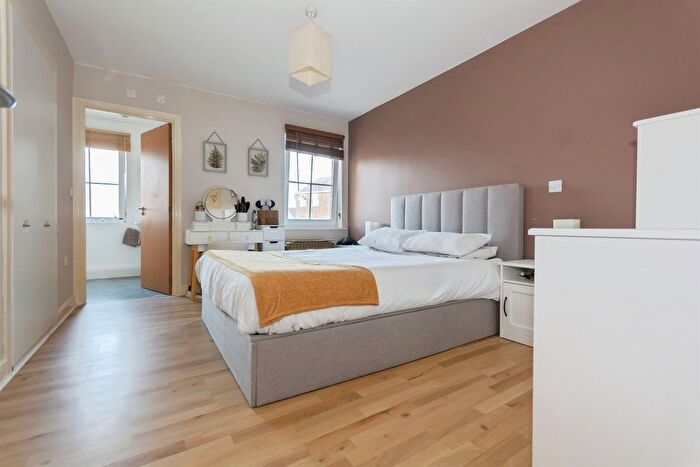 2 Bedroom Flat For Sale In Dickens Heath Road, Shirley, Solihull, B90