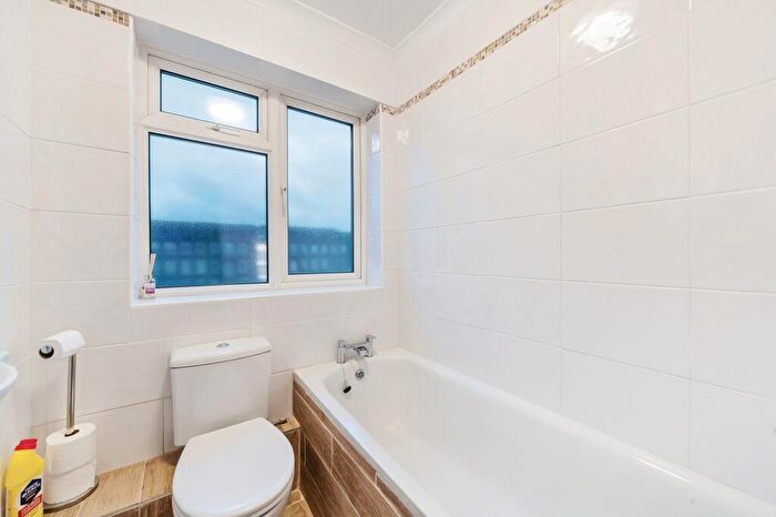 2 Bedroom Apartment To Rent In Lavender Avenue, Packham Court Lavender Avenue, KT4