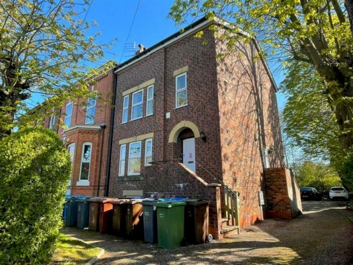 4 Bedroom Private Hall To Rent In Flat Heaton Road, Withington, M20