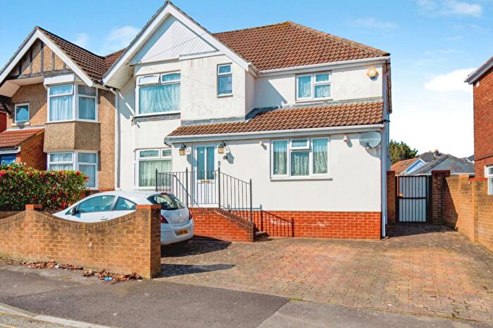 4 Bedroom Semi-Detached House For Sale In Coxford Road, Southampton, Hampshire, SO16