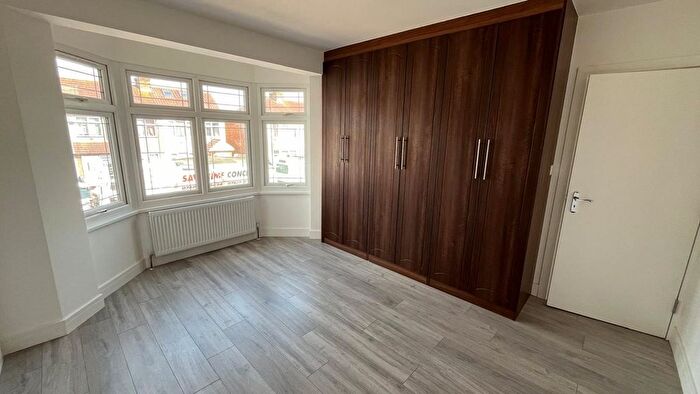 5 Bedroom Semi-Detached House To Rent In Basildene Road, Hounslow, TW4