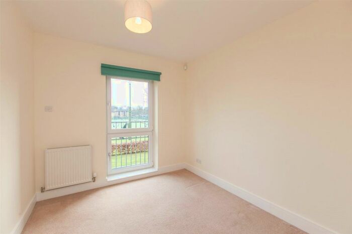 3 Bedroom Apartment To Rent In Fettes Rise, Edinburgh, EH4