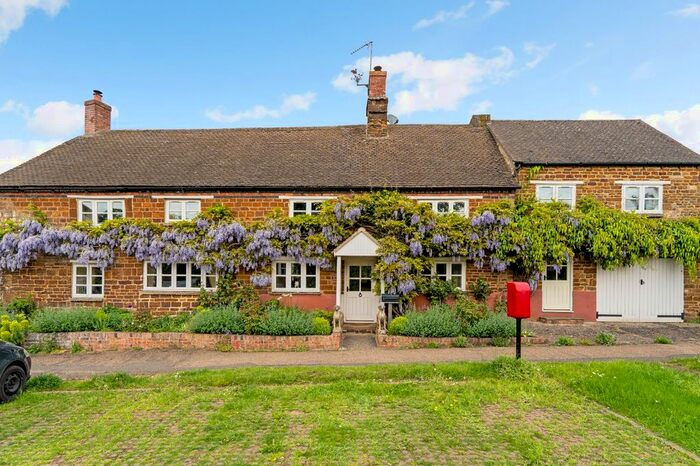 4 Bedroom Detached House For Sale In The Square, Moreton Pinkney, Northamptonshire, NN11