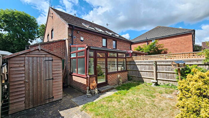 1 Bedroom Terraced House For Sale In Robertson Close, Newbury, West Berkshire, RG14