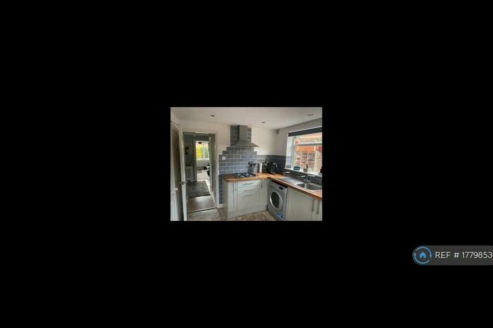 2 Bedroom Maisonette To Rent In Southwood Road, Farnborough, GU14