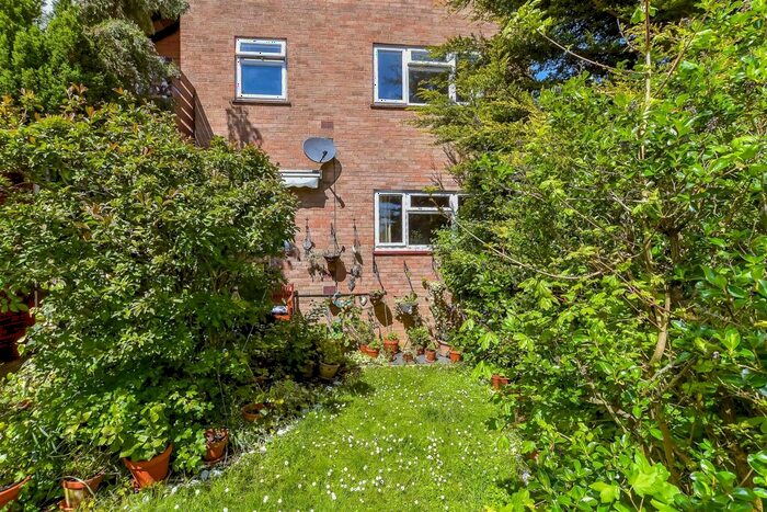 2 Bedroom Flat For Sale In Rettendon Common, Chelmsford, Essex, CM3