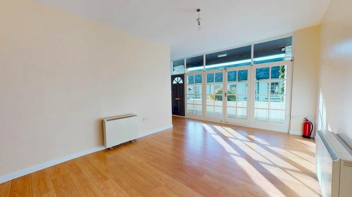 2 Bedroom Flat To Rent In Alban Square, Aberaeron, Ceredigion SA46