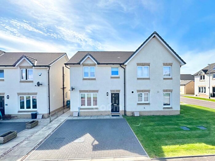 3 Bedroom Semi-Detached House For Sale In Longbow Place, Kilwinning, KA13