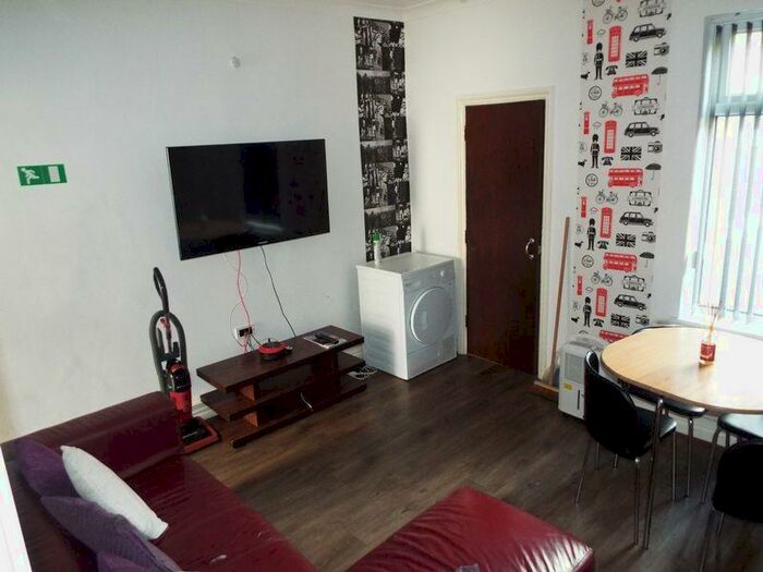 4 Bedroom Semi-Detached House To Rent In Hubert Road, Selly Oak, Birmingham, B29