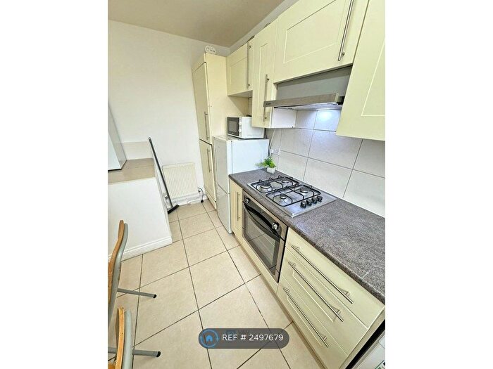 5 Bedroom Flat To Rent In Shaftesbury Court, London, N1