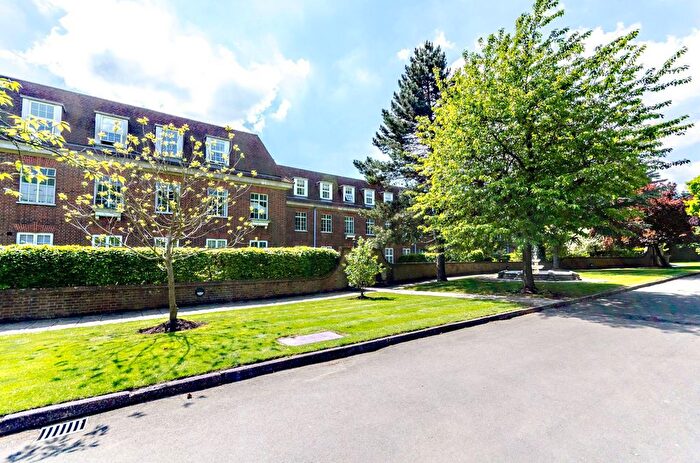 3 Bedroom Flat For Sale In Ottershaw Park, Ottershaw, KT16