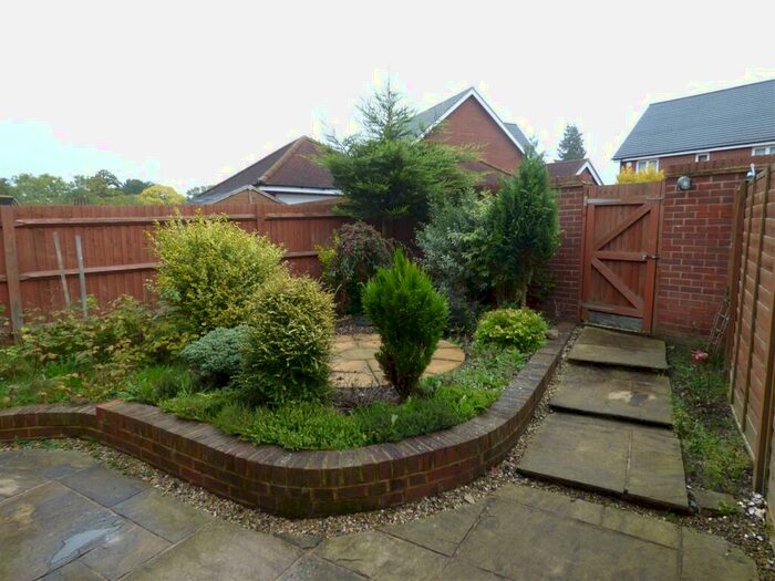 3 Bedroom Semi-Detached House For Sale In Wheatsheaf Close, Sindlesham, Berkshire, RG41