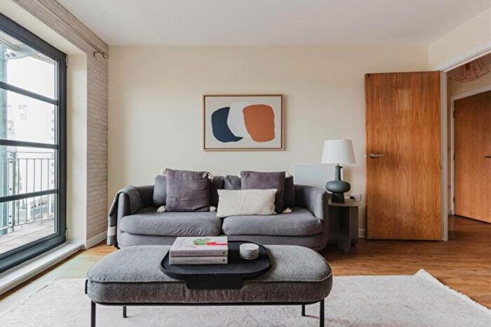 1 Bedroom Flat To Rent In Commercial Road, Canary Wharf, E14