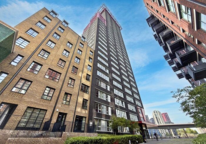 1 Bedroom Studio For Sale In Flat Douglass Tower, Goodluck Hope Walk, Poplar, London, E14