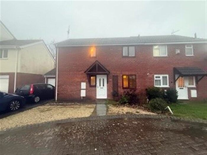 3 Bedroom Semi Detached House For Sale In Tawny Owl Close, Swindon, SN3