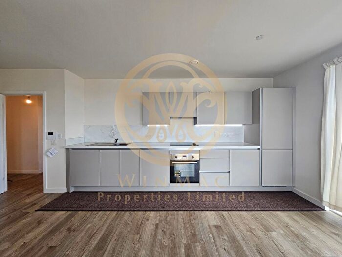 3 Bedroom Flat To Rent In North End Road, Wembley, London, HA9