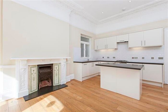 1 Bedroom Flat To Rent In Warwick Road, London, SW5